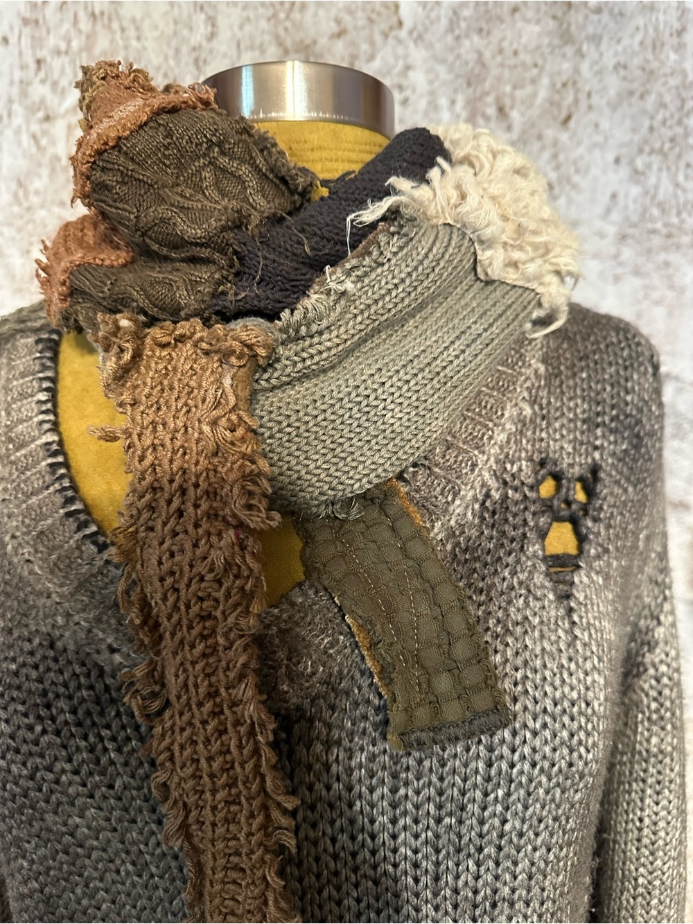 upcycled scrap bandana - Picture 2 of 7